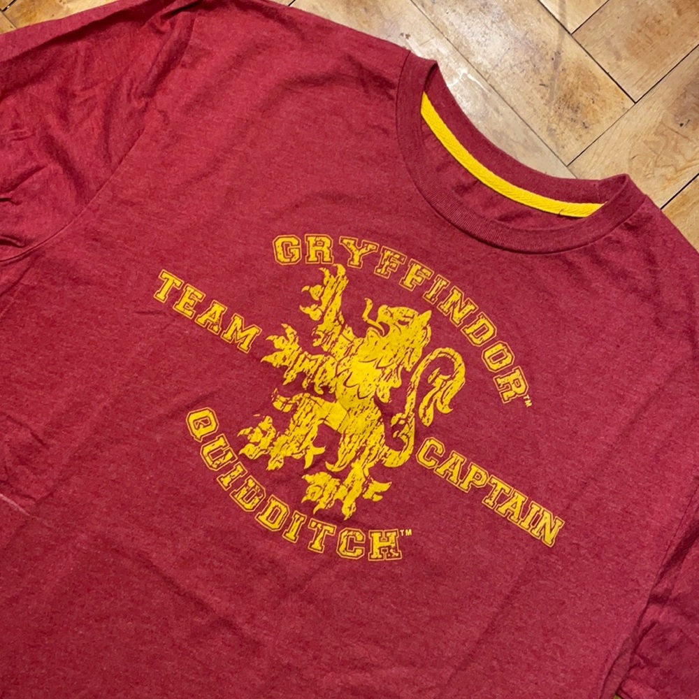 Universal studios gryffindor t shirt men’s medium